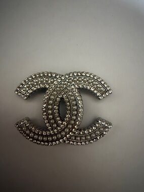 Silver-Tone Pearl & Crystal Interlocking Brooch
